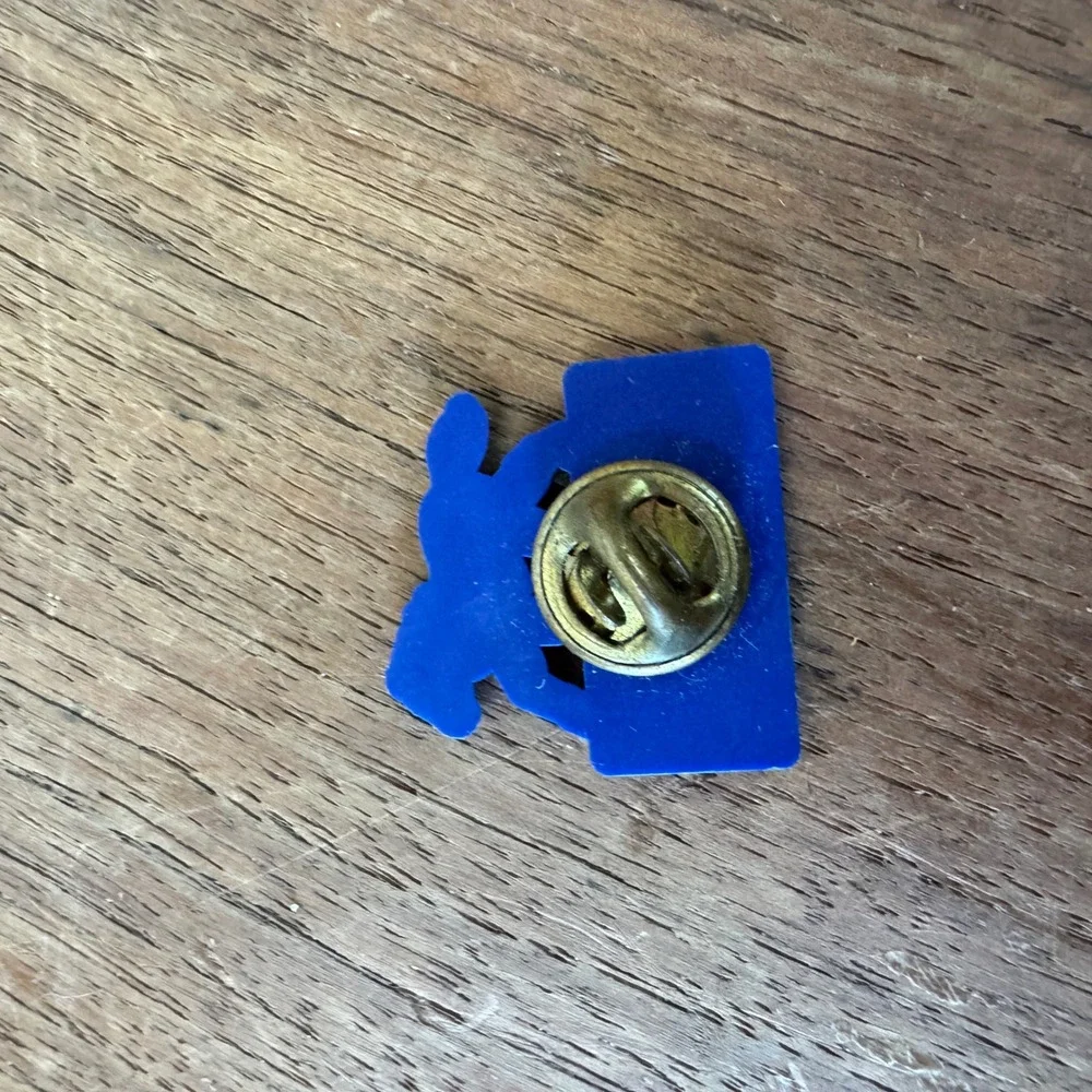Vintage Kentucky Derby Plastic Blue Silver Lapel Pin Brooch Souvenir‎